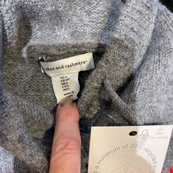 NWT Cupcake and Cashmere Hooded Heart Sweater - Picture 4 of 10